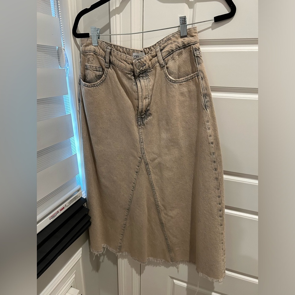 Zara denim knee length skirt size medium